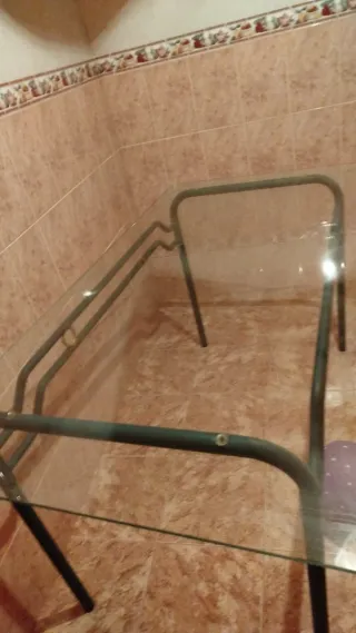 Mesa de cristal y metal negra