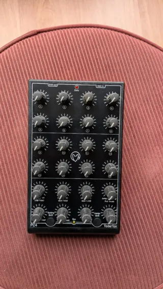 Controlador MIDI Faderfox PC4