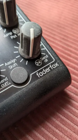 Controlador MIDI Faderfox PC4