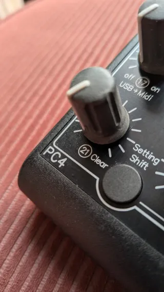 Controlador MIDI Faderfox PC4