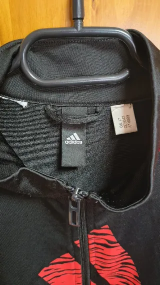 Chaqueta adidas en perfecto estado, talla L