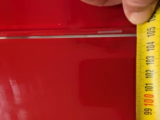 Mesa comedor cristal rojo y patas metal