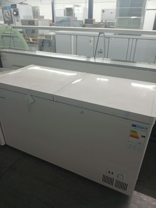 Congelatore bianco ad alta capacità