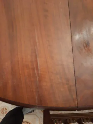 Mesa extensible y 6 sillas antiguas