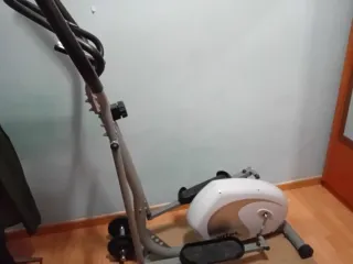 Bicicleta Elíptica Gris y Blanca