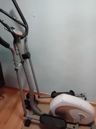 Bicicleta Elíptica Gris y Blanca