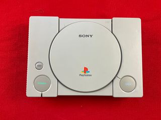 PlayStation 1 SCPH-1002 con caja y mando