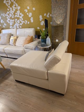 Sillón/puff de piel.