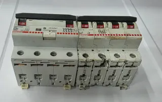 vedo vari interruttori com'è da foto