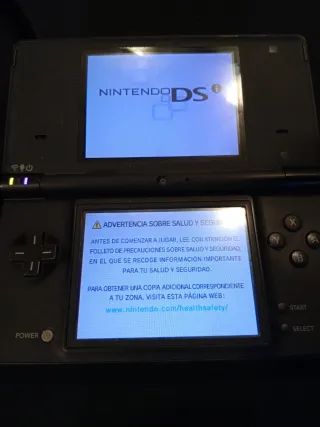 Console Nintendo DSi nera, custodia Mario per piedi