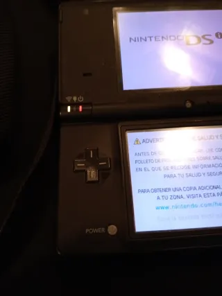 Console Nintendo DSi nera, custodia Mario per piedi