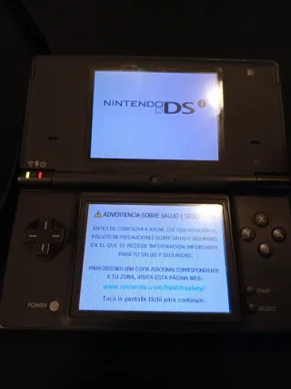 Console Nintendo DSi nera, custodia Mario per piedi