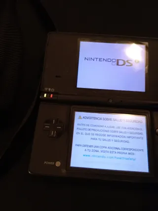 Console Nintendo DSi nera, custodia Mario per piedi