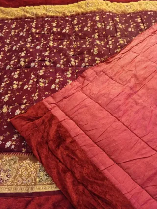 Piumino letto rosso e oro
