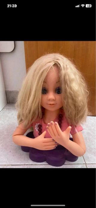 Bambola bionda con vestito rosa