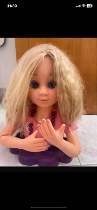 Bambola bionda con vestito rosa