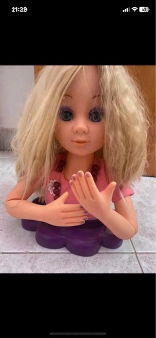 Bambola bionda con vestito rosa