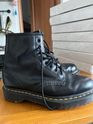 Anfibi Dr. Martens neri