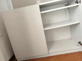 Mueble aparador beige y blanco