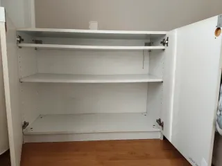 Mueble aparador beige y blanco