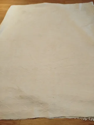 Colcha blanca para cama 90 cm.