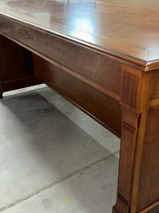 Mesa de despacho de madera