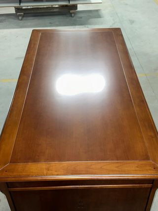 Mesa de despacho de madera