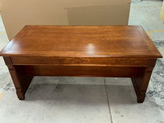 Mesa de despacho de madera