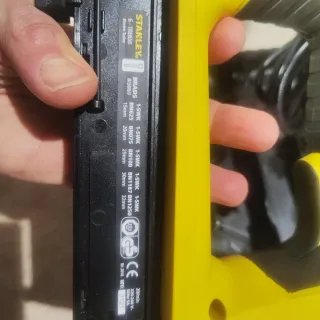 Clavadora eléctrica Stanley 6-TRE650