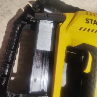 Clavadora eléctrica Stanley 6-TRE650