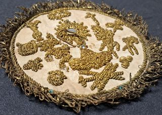 Antigua hijuela, palia o tapa para cáliz, bordado