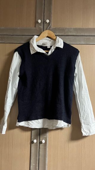 Jersey negro con camisa blanca