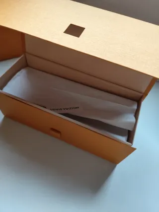 Bolsa, caja y tarjeta Louis Vuitton