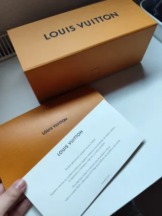 Bolsa, caja y tarjeta Louis Vuitton