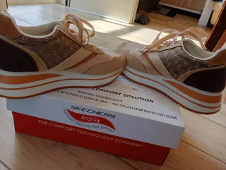 Sneakers beige e oro con plateau