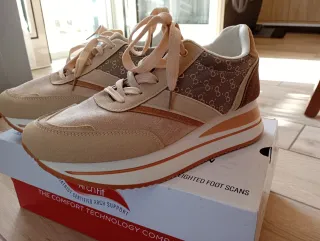 Sneakers beige e oro con plateau