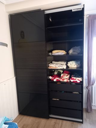 Armario puertas correderas cristal y madera