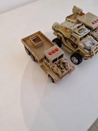 Lote 3 vehículos militares de juguete