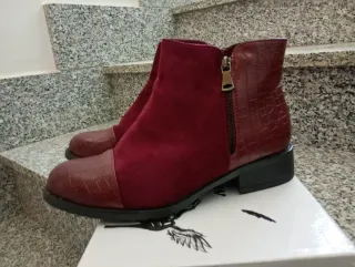 Stivaletti rossi con tacco basso