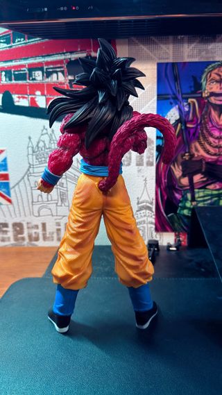 Figura Goku SSJ4