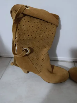 Stivali donna scamosciati con lacci