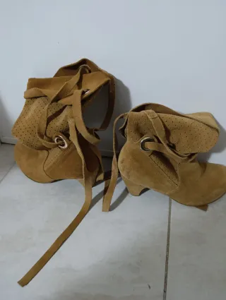 Stivali donna scamosciati con lacci