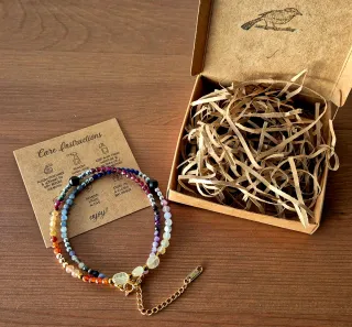 Collar asimétrico de minerales naturales