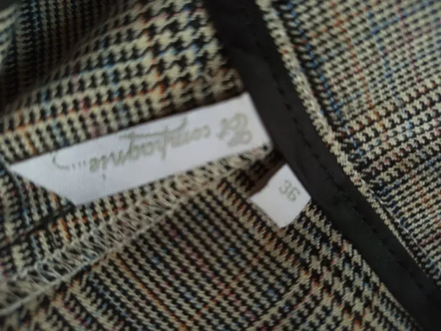 Pantalón de cuadros con franja negra. Talla S