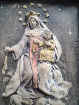 Placa cerámica Virgen del Carmen antigua