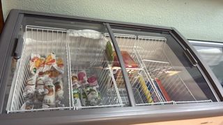 Congelador de helados con tapa de cristal