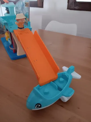 Aeropuerto Fisher-Price con avión y figuras