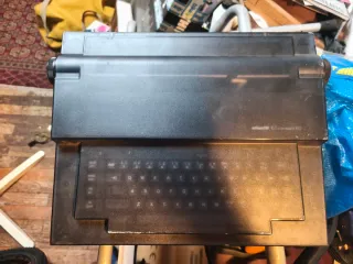 Máquina de escribir Olivetti ET Compact 80