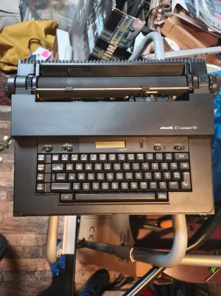 Máquina de escribir Olivetti ET Compact 80