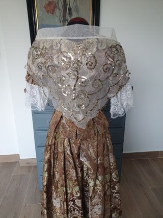 Traje de fallera dorado vintage (1974)